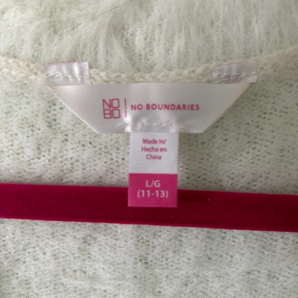 White No Boundaries Ladies top.  Size L/G, 11-13 - Picture 2 of 2